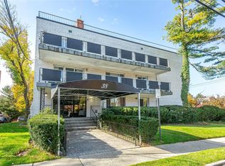 38 Barstow Rd APT 3A, Great Neck, NY 11021