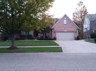 6772 Saint Andrews Dr, Shelby Township, MI 48316