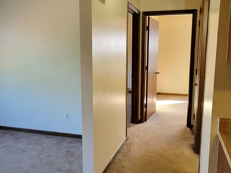 211 W Johnson St — Photo 6