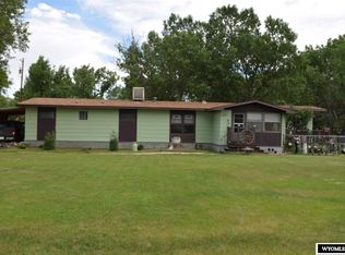 50 Cottonwood Ln, Glenrock, WY 82637