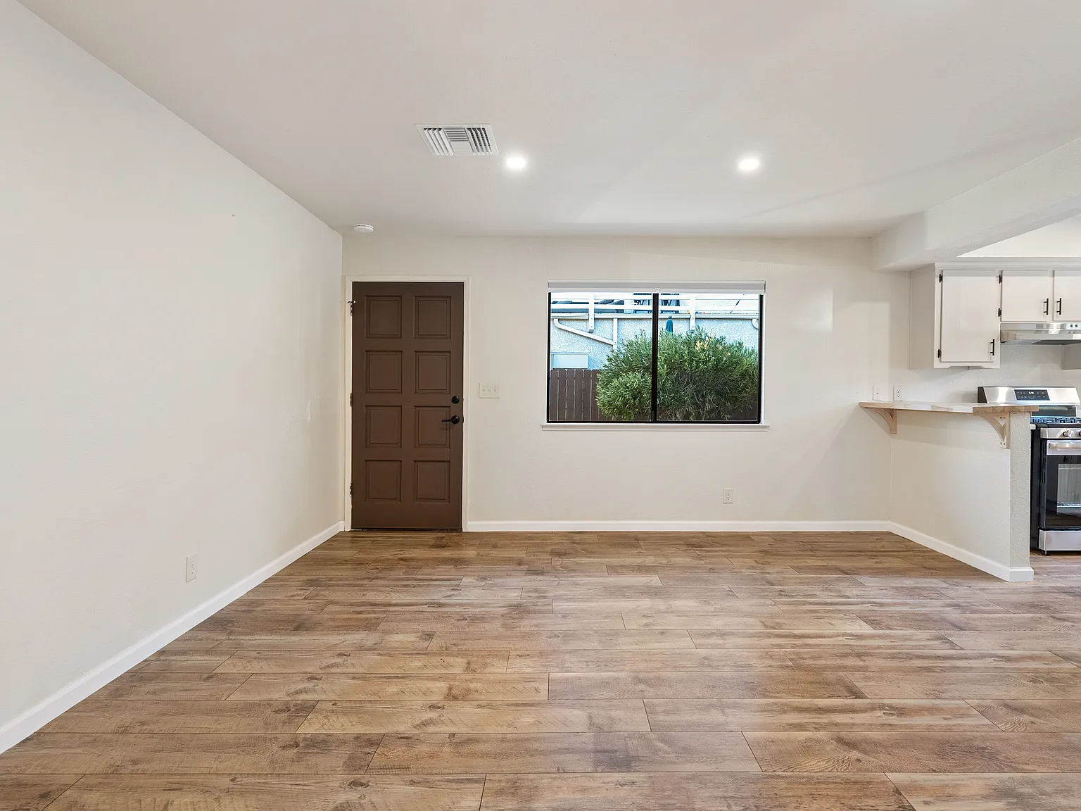 3434 Oak St — Photo 2