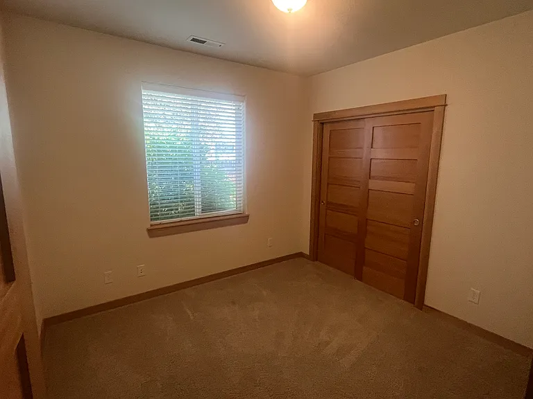 613 N Freemont St — Photo 8