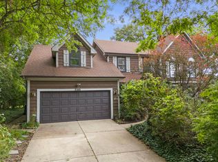 2100 Oak Hill Dr, Lisle, IL