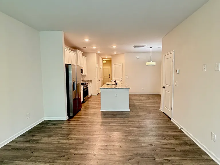 111 Norse Creek Dr — Photo 2