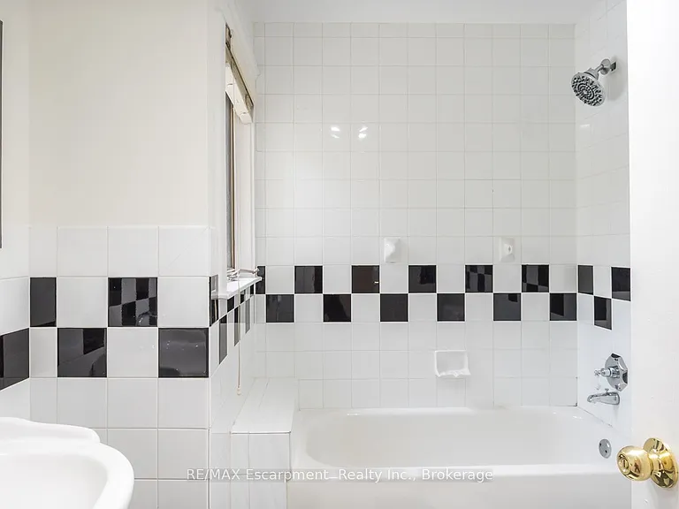209 Allan St — Photo 21
