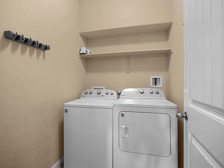 2880 Donnell Dr #101 — Photo 12