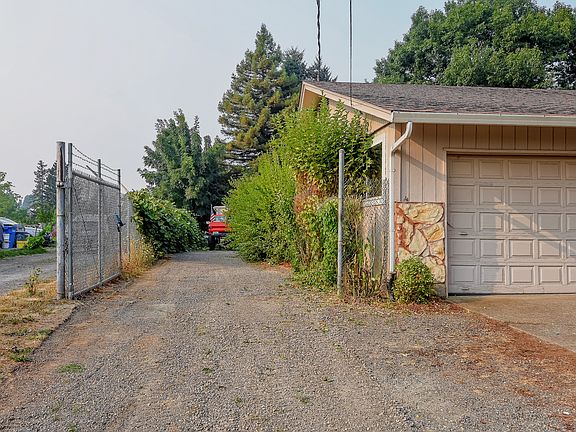 5th image of 4314 NE 54th St