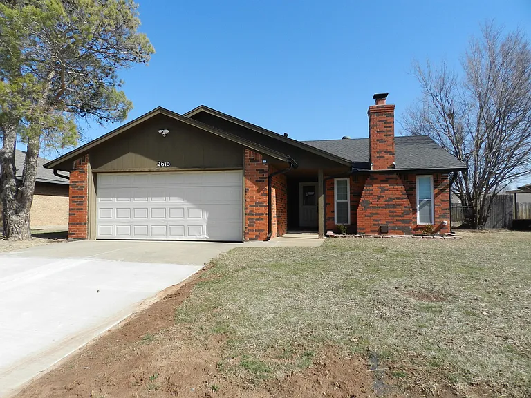 2615 NW Locksley Ln — Photo 1