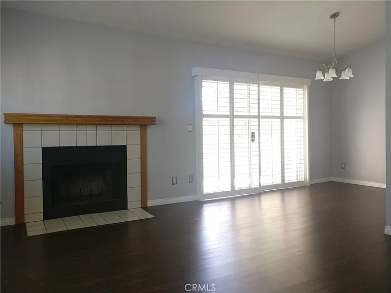 180 Greenmoor — Photo 1