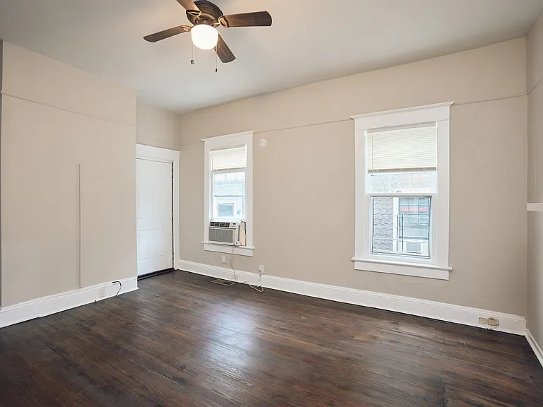 887 Myrtle St NE — Photo 2