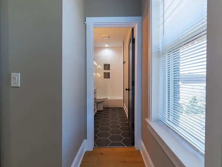 Pf Arg 5400 N. Paulina — Photo 26