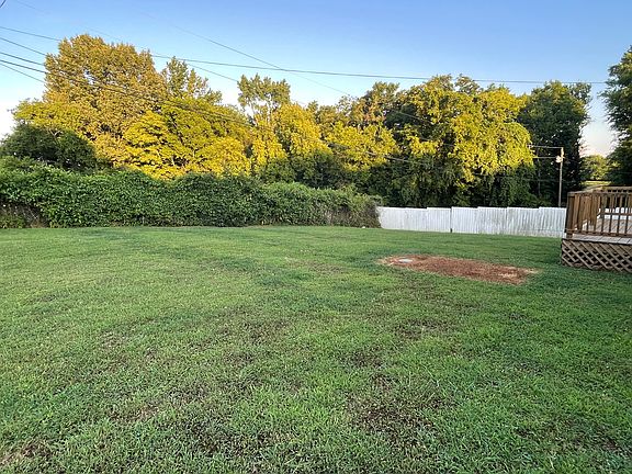3rd image of 421 E Lakeside Dr