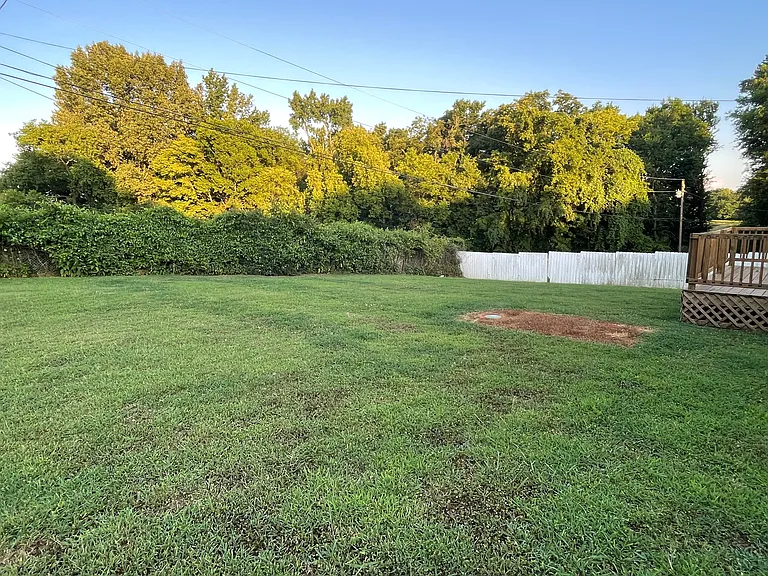 421 E Lakeside Dr — Photo 3