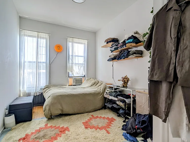 770 Hart St #3R — Photo 2