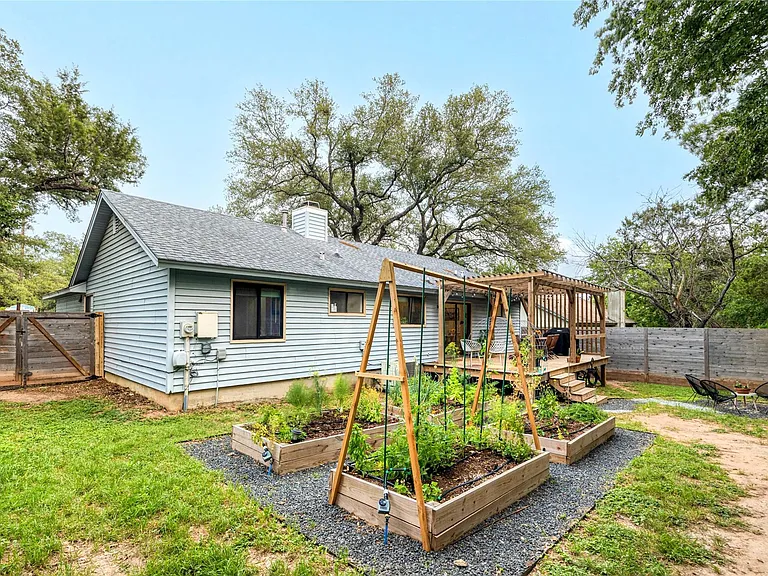 8812 United Kingdom Dr — Photo 31