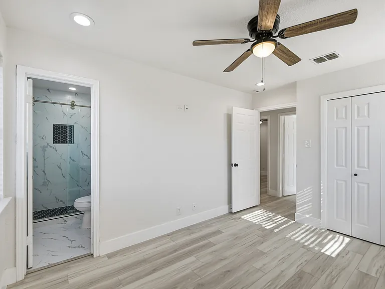 1002 Mardi Gras Ln — Photo 16