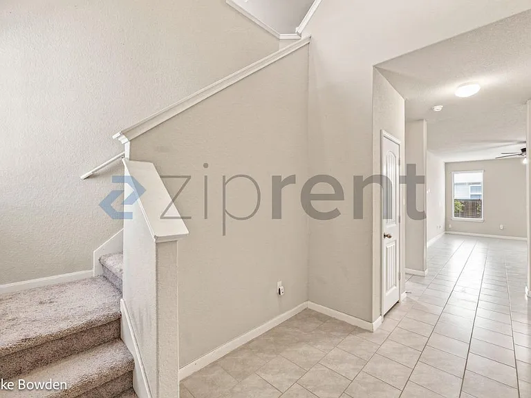 2122 Flintshire Dr #1 — Photo 5