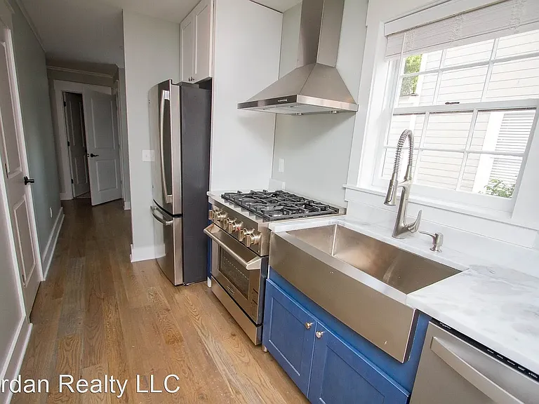 132 Romney St #A — Photo 4