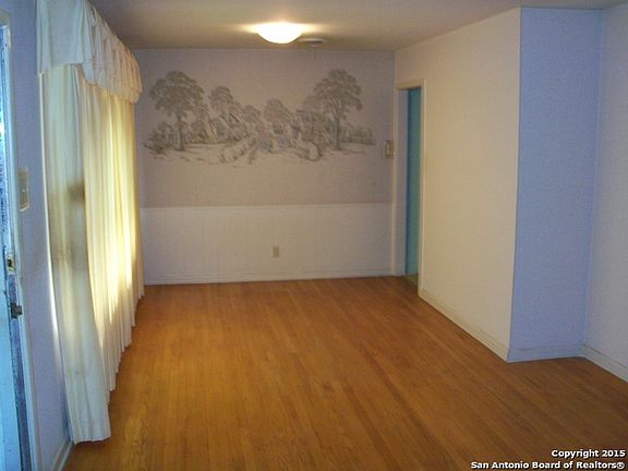 5th image of 4511 Creekmoor Dr