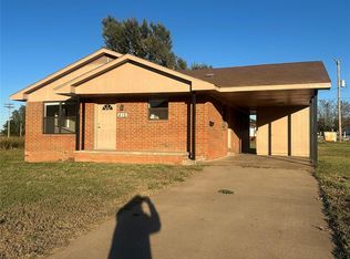 416 S County Line Rd, Geary, OK 73040
