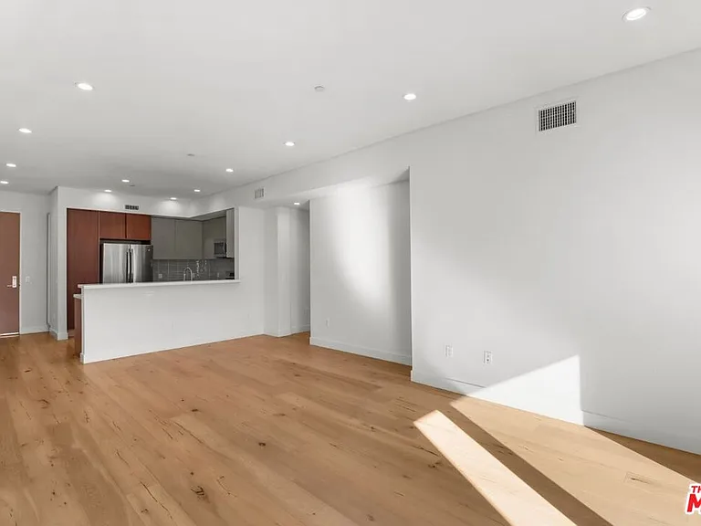 938 S Orange Grove Ave #302 — Photo 11