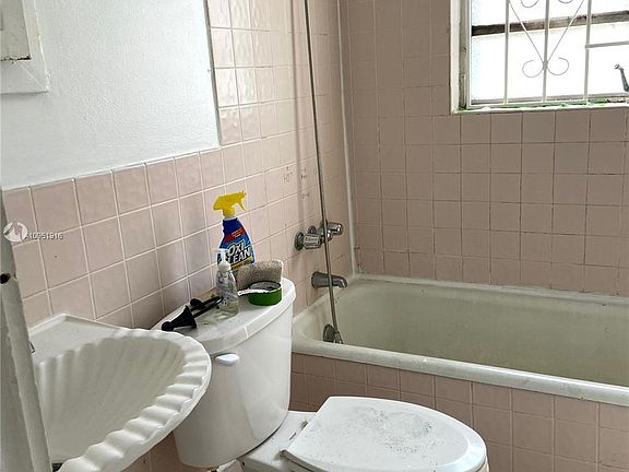 5th image of 928 NW 47th St #B