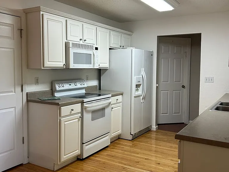 1456 Kingsley Dr — Photo 8