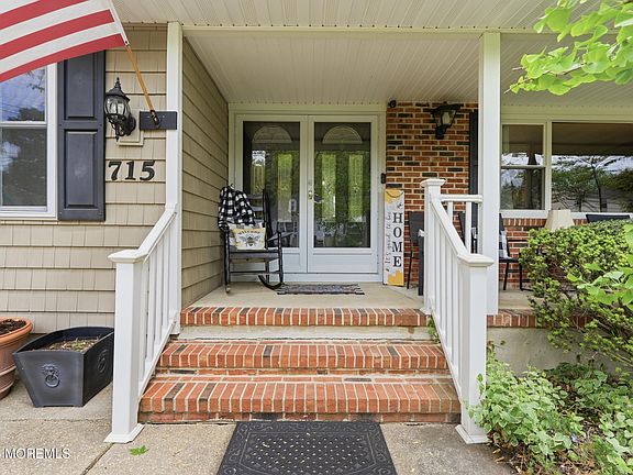 3rd image of 715 Carol Avenue