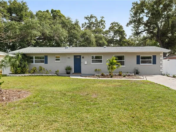 790 Hillside Dr S, Saint Petersburg, FL 33705
