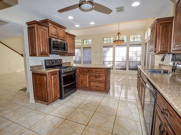 4th image of 1305 Lakeview Dr