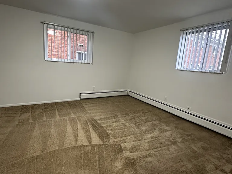 Lakeshore Apartments — Photo 4