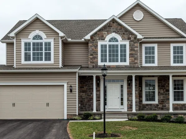53 Bright Ln #14, Hanover, PA 17331