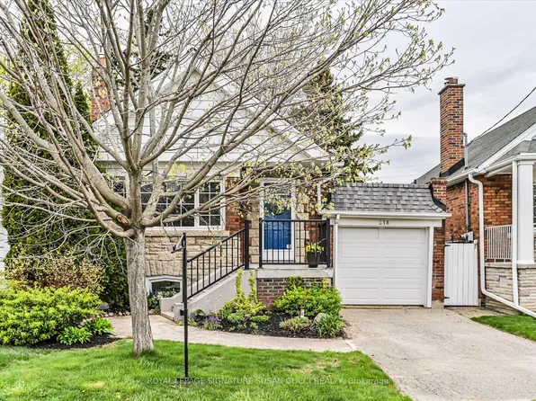 218 Glenwood Cres, Toronto, ON M4B 1K4