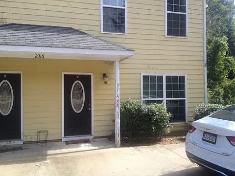 2316 Summerville Rd #A — Photo 2