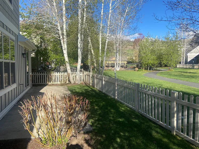 497 E Mission Dr — Photo 20