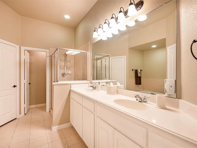 1010 Churchill Dr — Photo 17