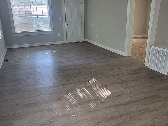4th image of 1335 Spencer Ave