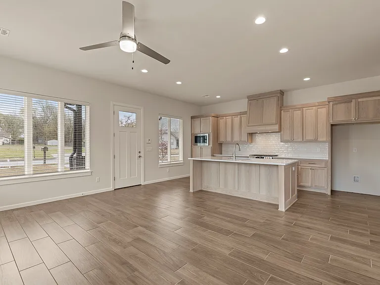 624 N Cedar Ave — Photo 5