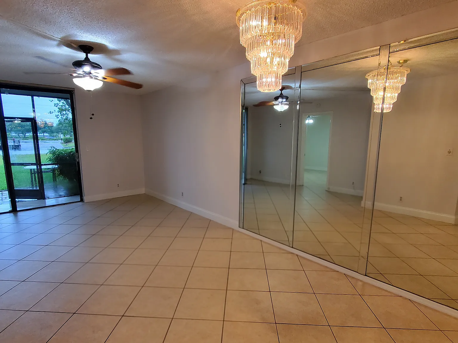 2 bed, 865 sqft, $1,999 — Photo 3