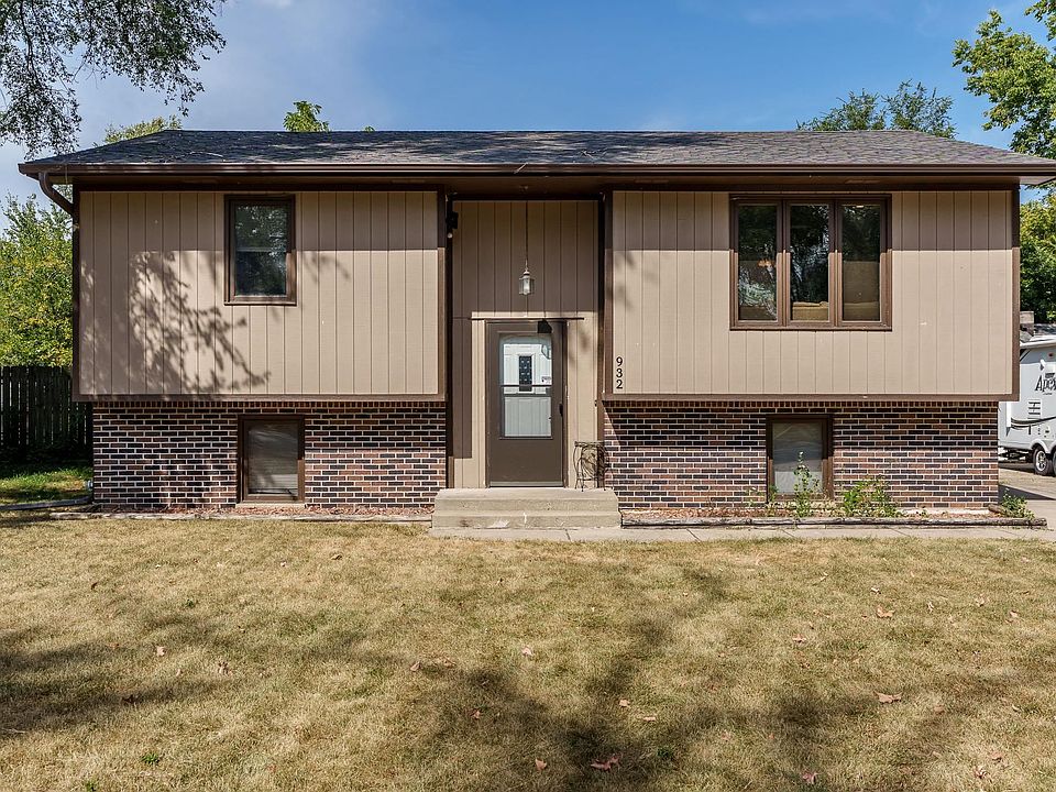 1st image of 932 Colonial Dr
