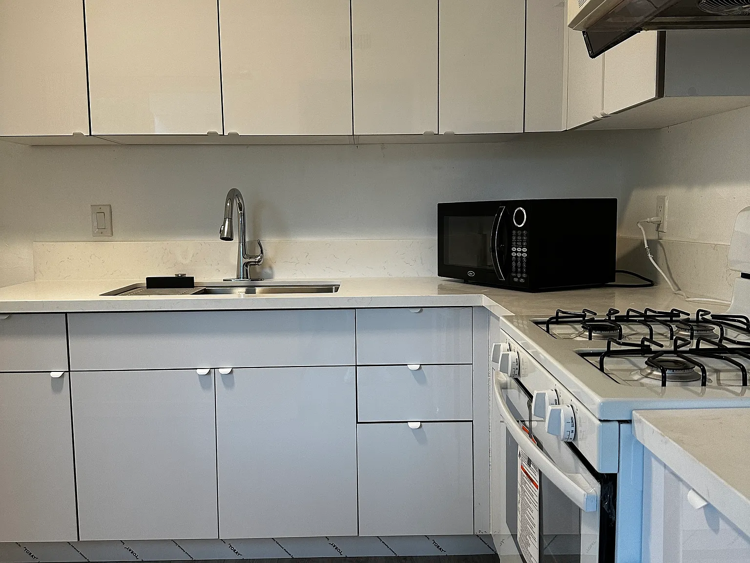 2 bed, 950 sqft, $3,095 — Photo 2