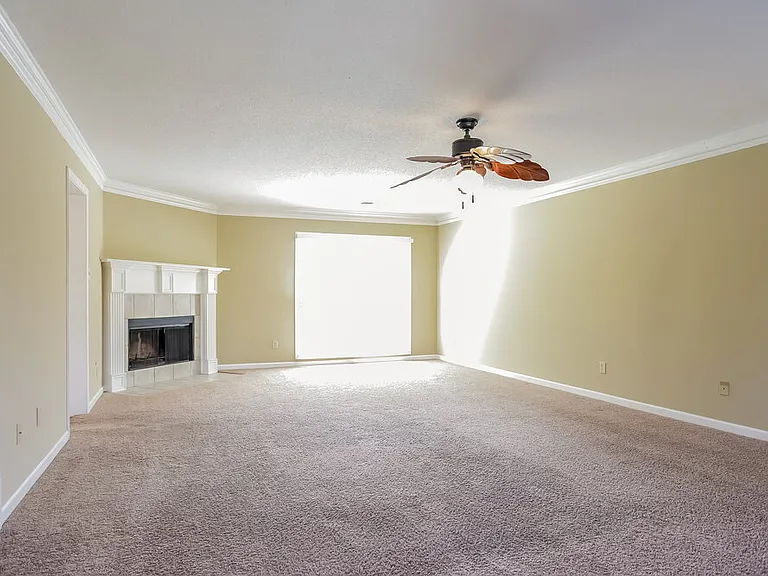 300 N Ericson Rd — Photo 2