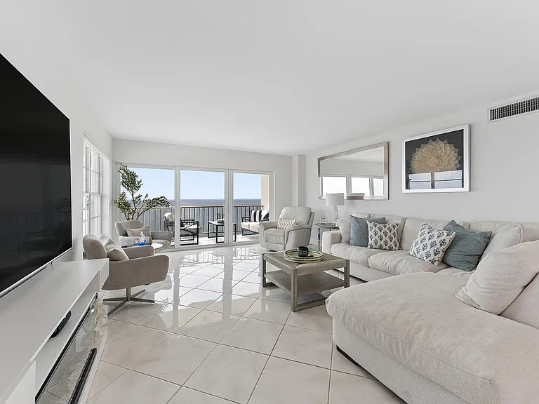 1021 Hillsboro Mile Bch #1008 — Photo 8