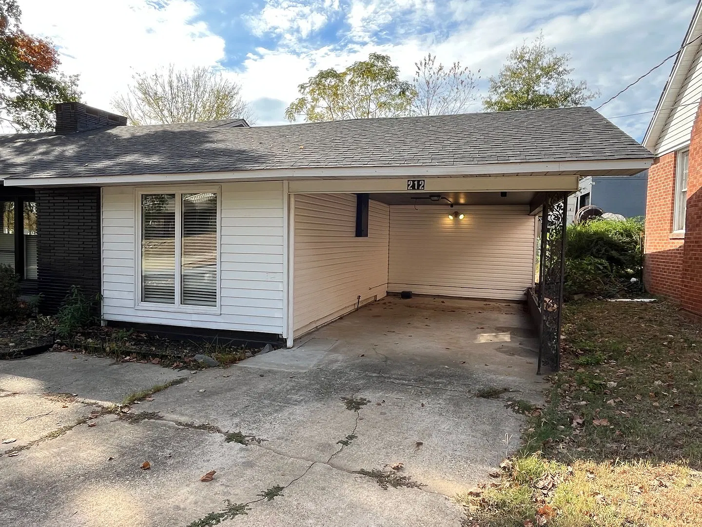 Nice 3 Bedroom 2 Bathroom house near Downtown Benton, Arkansas at 212 Lillian Street with Large W... — Photo 2