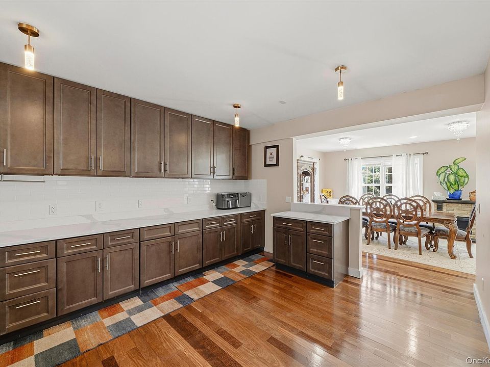 1st image of 556 Lakes Road