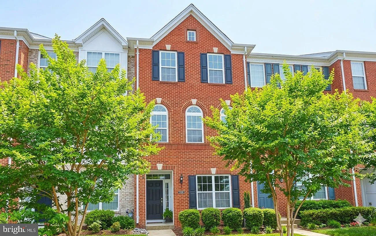 3 bed, 3.5 bath, 1842 sqft, $3,000 — Photo 1