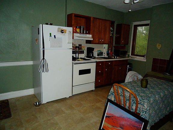 2nd image of 390 Haws Ln