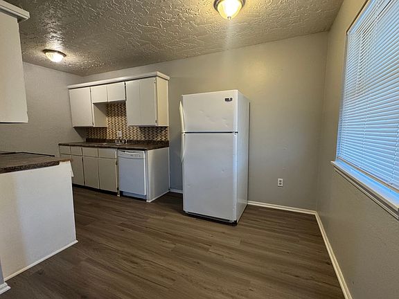 5th image of 1602 SW B Ave