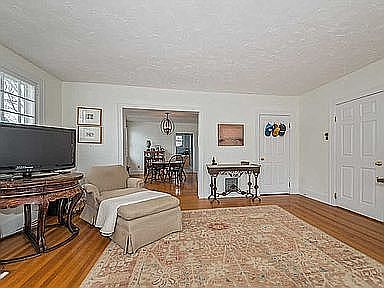4th image of 1330 Herschel Ave