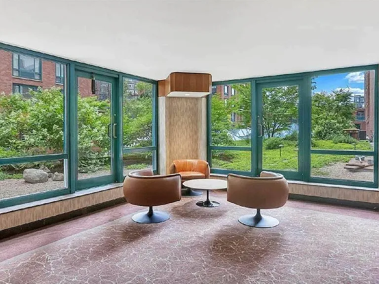 1 Irving Pl #V8B — Photo 17